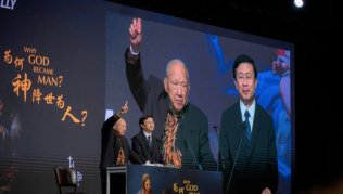 85-Year-Old evangelist Stephen Tong leads 16 Christmas gatherings across Asia, preaching salvation